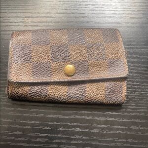 Free LV   Follow IG@zaddy_waleed